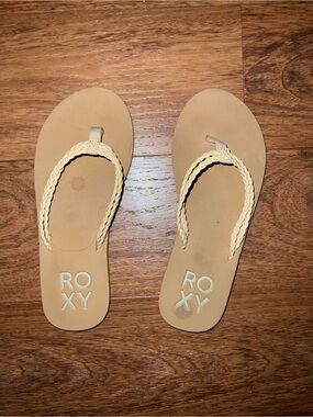 Roxy Women's Braided-Strap Flip Flops in Light Beige Size 6